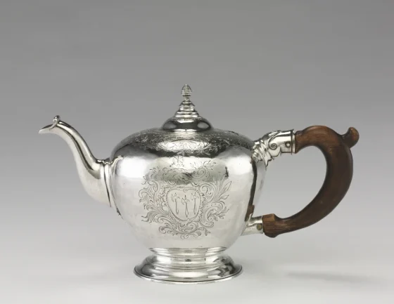 Американский серебряный чайник